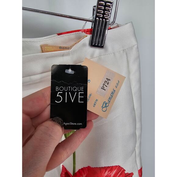 Banana USA Womens Sz S Poppy Flower Print Chino Shorts White Red NEW - Picture 3 of 5